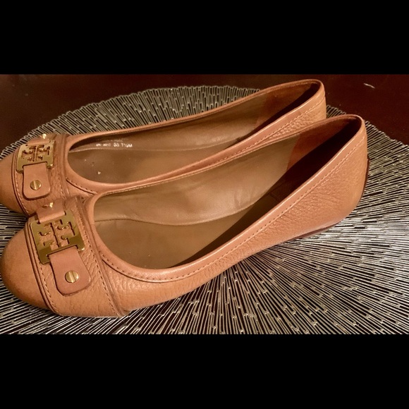 Tory Burch ❤️ tan logo flats 7 1/2 M - Picture 2 of 6